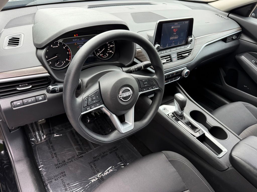 2025 Nissan Altima SV - Photo 11