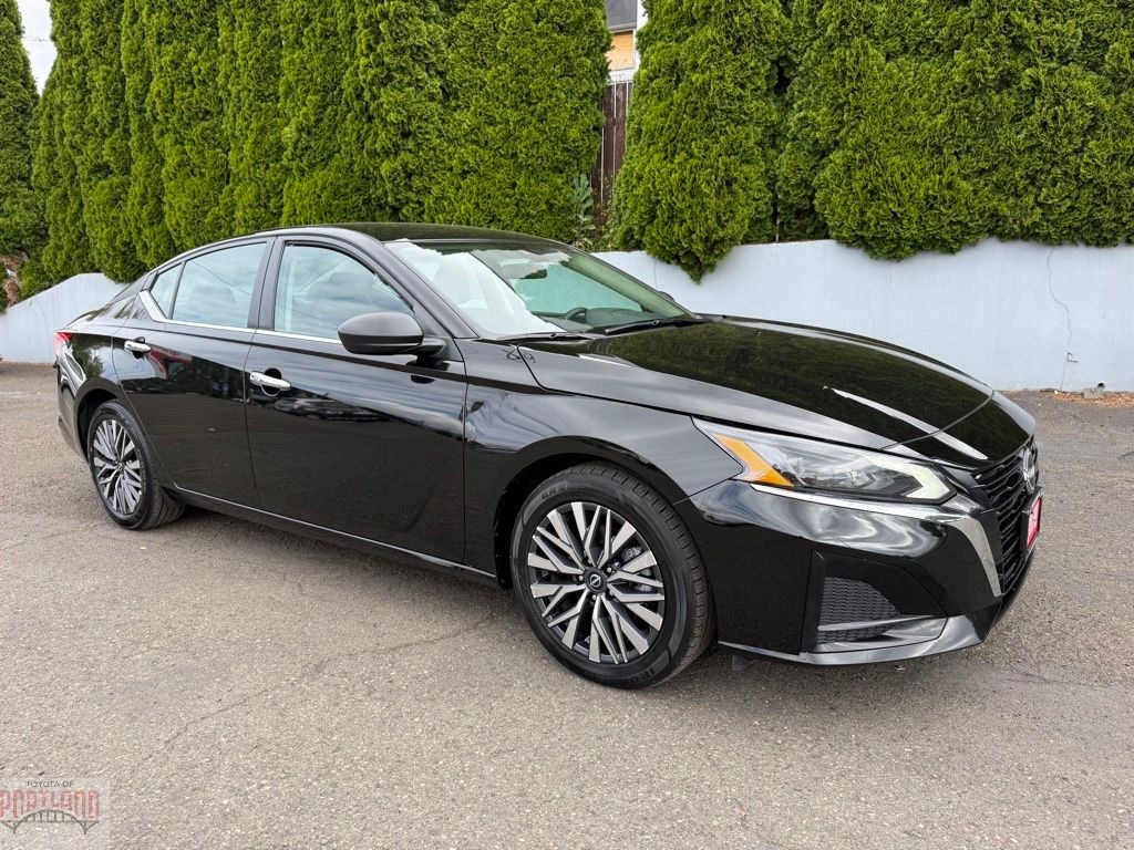 Used 2025 Nissan Altima 2.5 SV Sedan