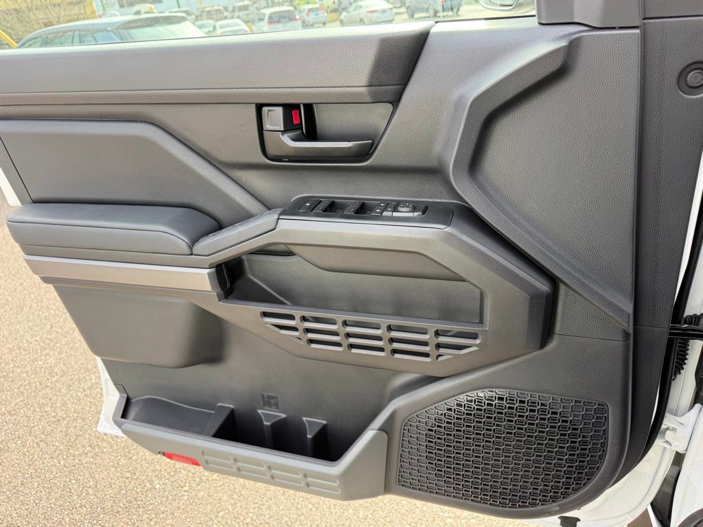 2025 Toyota Tacoma SR5 - Photo 20
