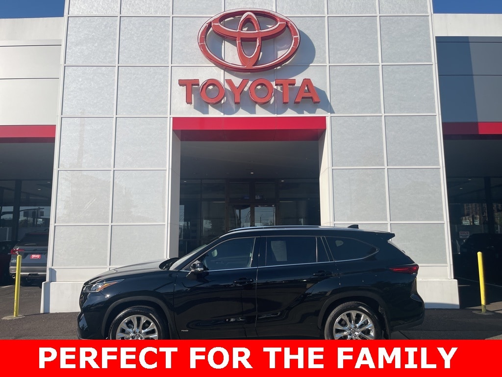 Used 2023 Toyota Highlander Hybrid Limited SUV