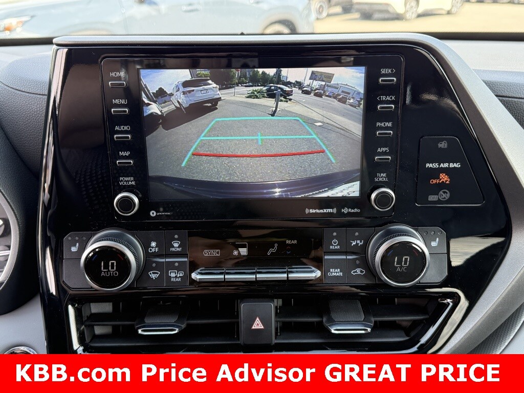 2022 Toyota Highlander XLE photo 3