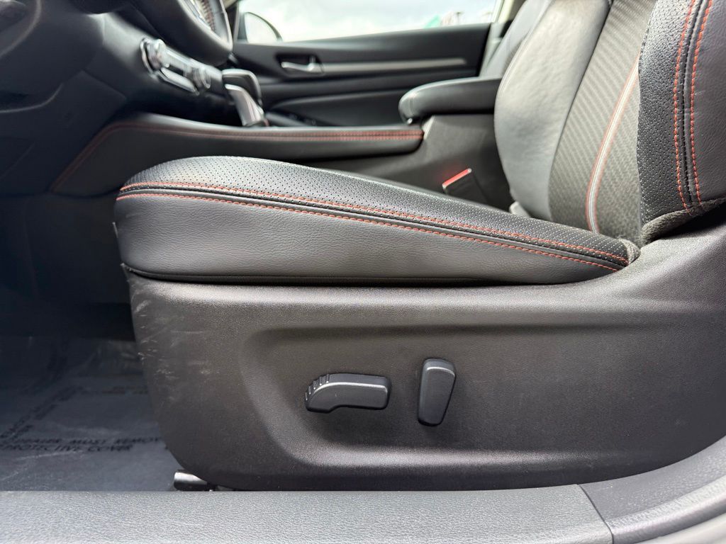2025 Nissan Altima SR - Photo 14