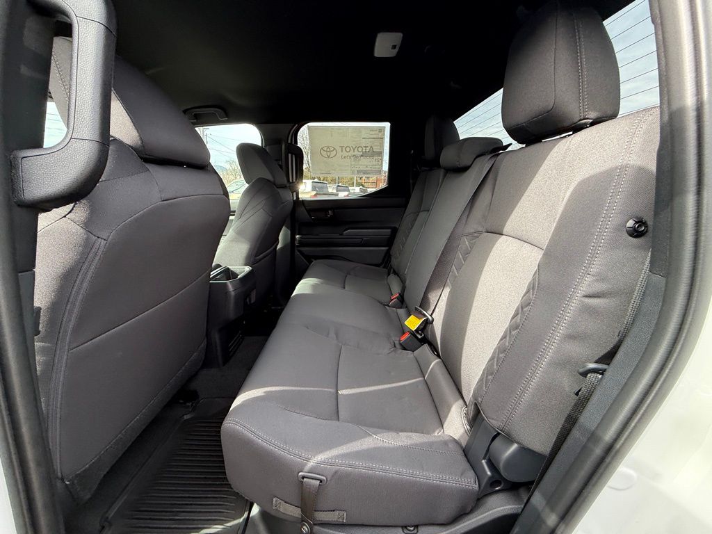 2025 Toyota Tacoma SR5 - Photo 18