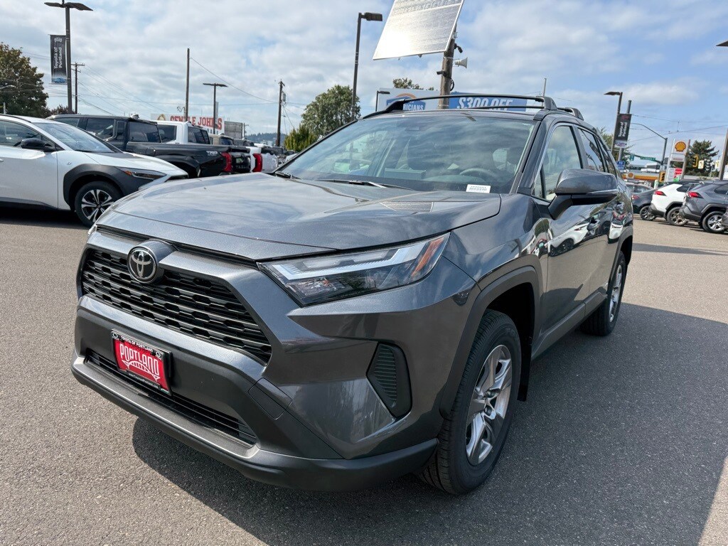 2025 Toyota RAV4 Hybrid XLE photo 3
