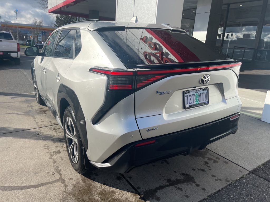2025 Toyota bZ4X XLE - Photo 8