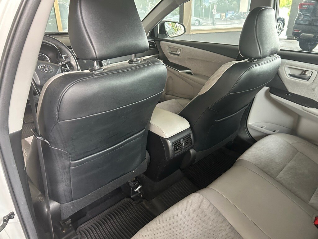 2016 Toyota Camry XSE photo 3