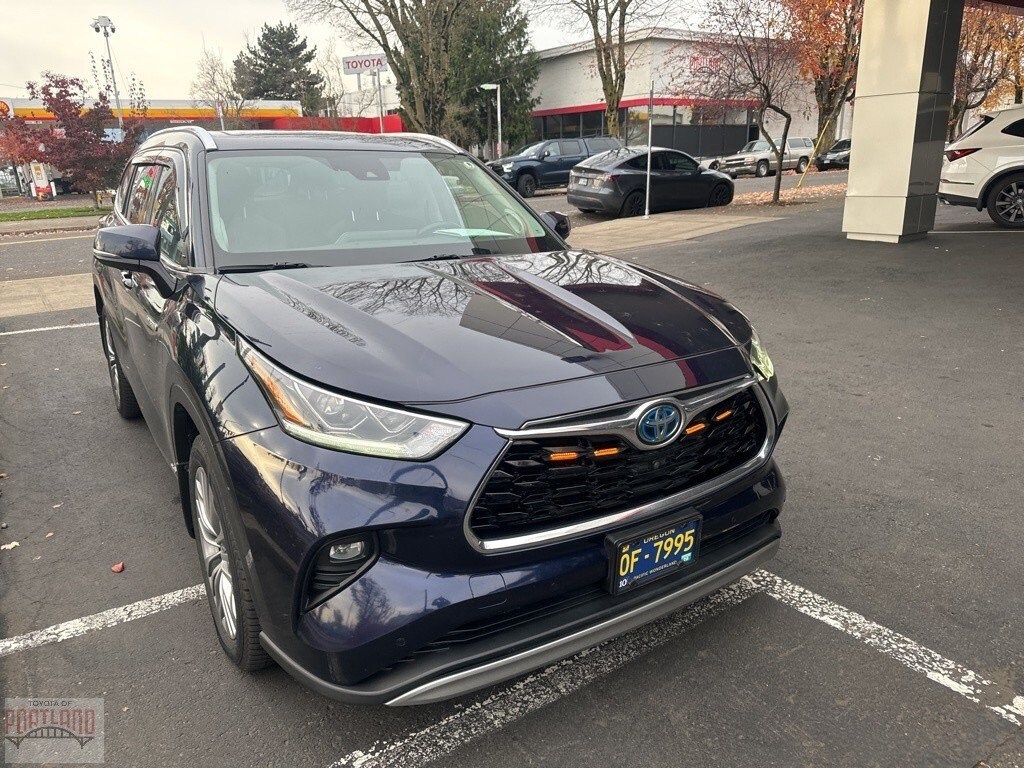 Used 2021 Toyota Highlander Hybrid Platinum SUV