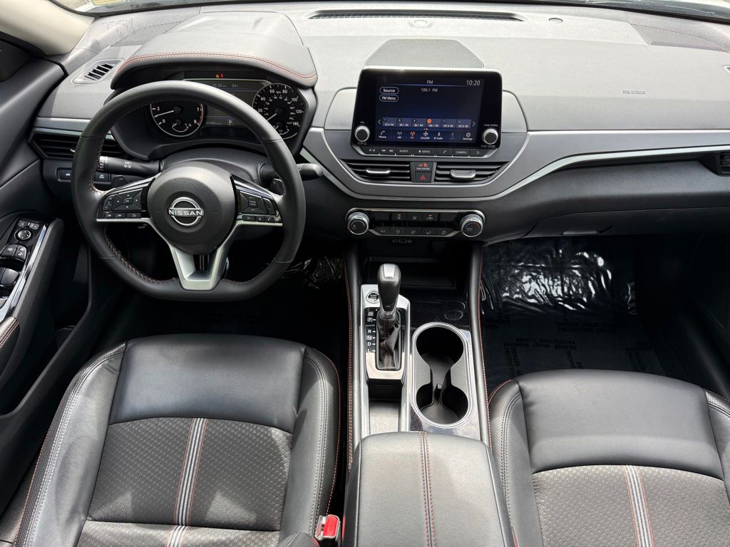 2025 Nissan Altima SR - Photo 17