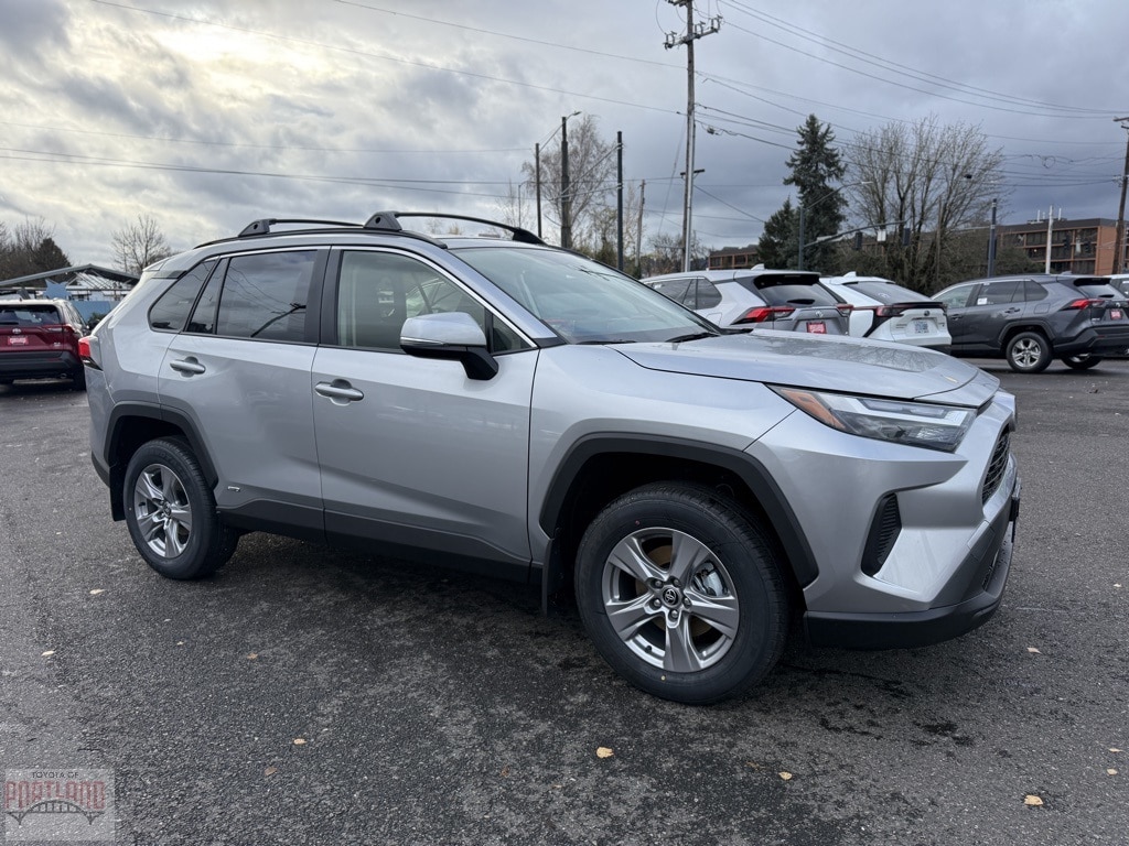 2025 Toyota RAV4 XLE's photo