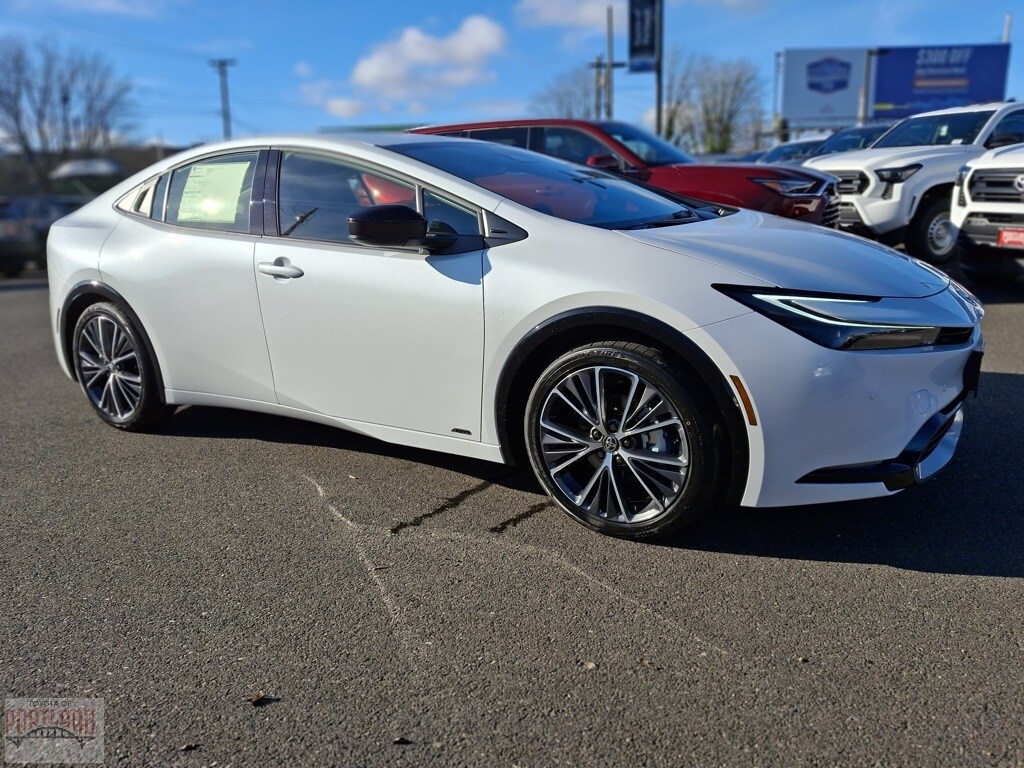 2026 Toyota Prius XLE's photo