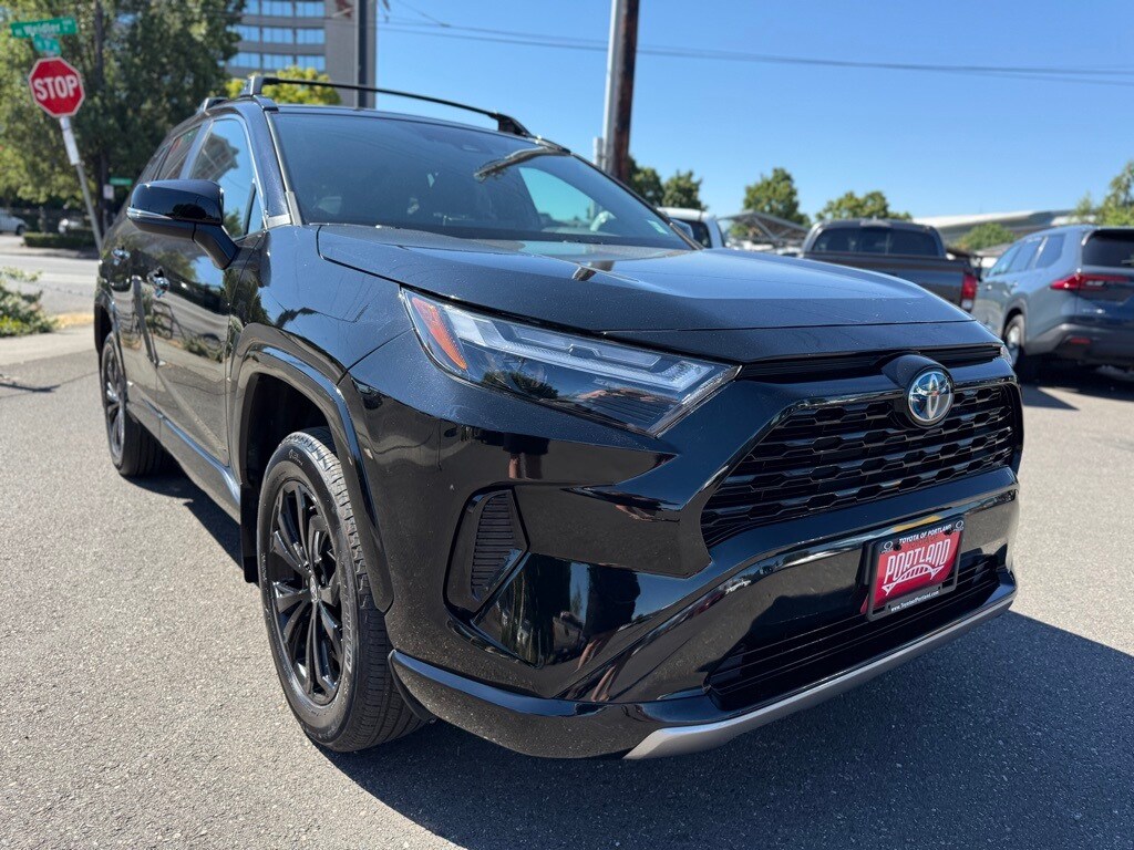 2023 Toyota RAV4 Hybrid SE photo 2
