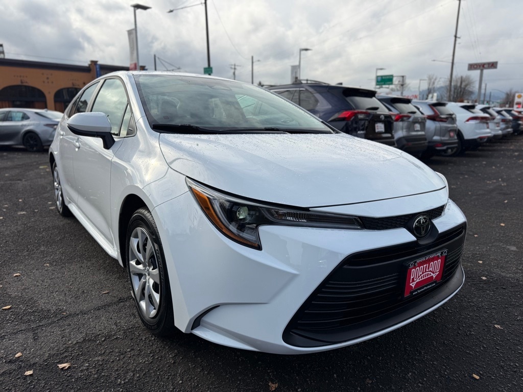 Used 2024 Toyota Corolla LE with VIN 5YFB4MDE6RP183787 for sale in Northfield, Minnesota