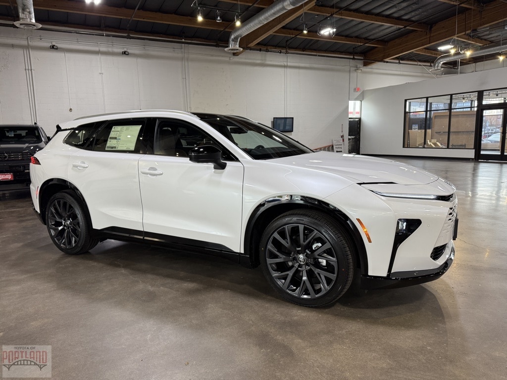 2025 Toyota Crown Signia Limited's photo