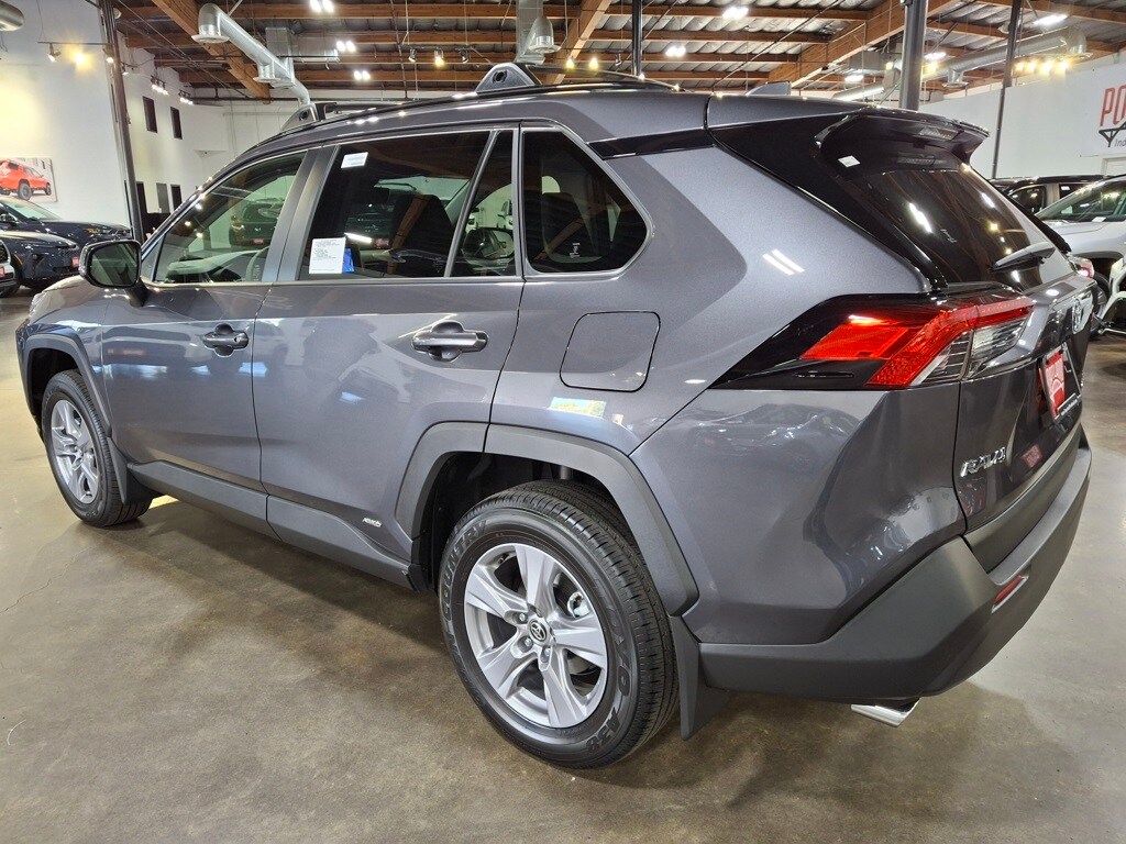 2025 Toyota RAV4 Hybrid XLE photo 4