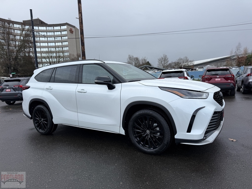 2026 Toyota Highlander XSE's photo