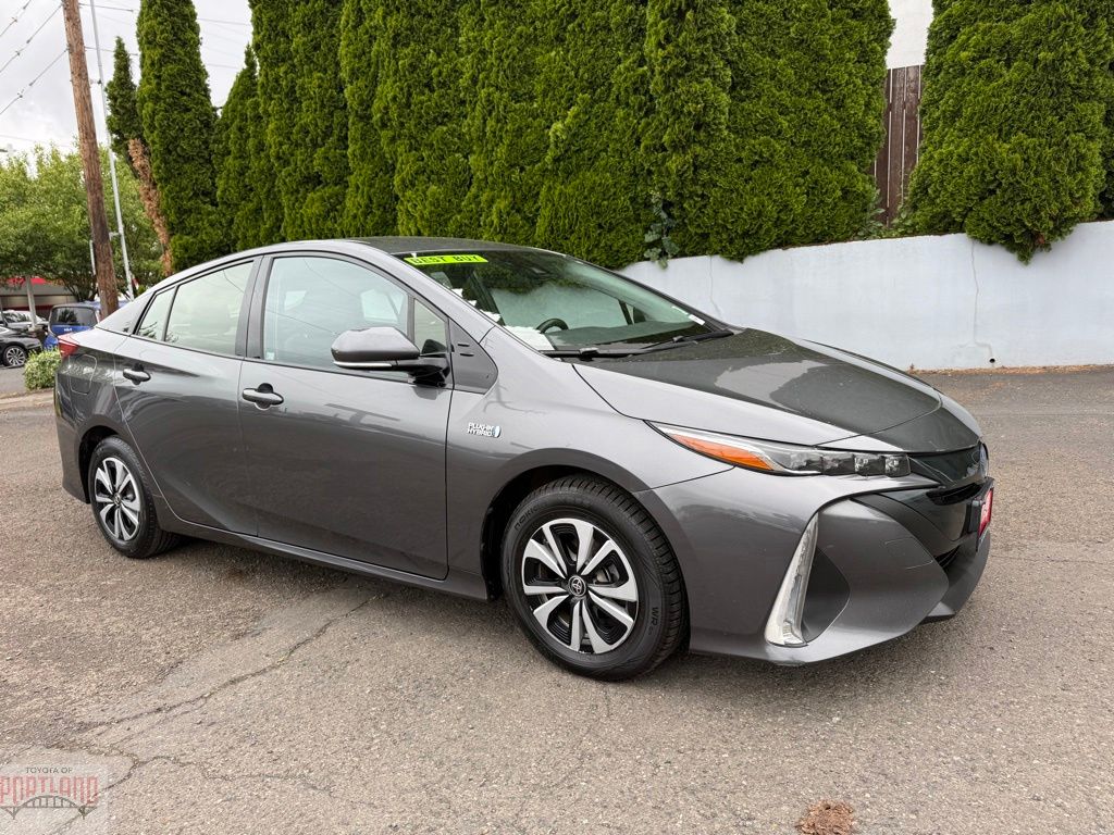 2017 Toyota Prius Prime Plus's photo