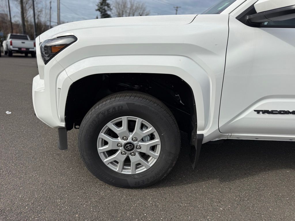 2025 Toyota Tacoma SR5 - Photo 12