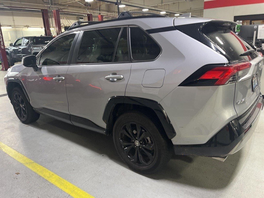 2023 Toyota RAV4 Hybrid SE photo 4