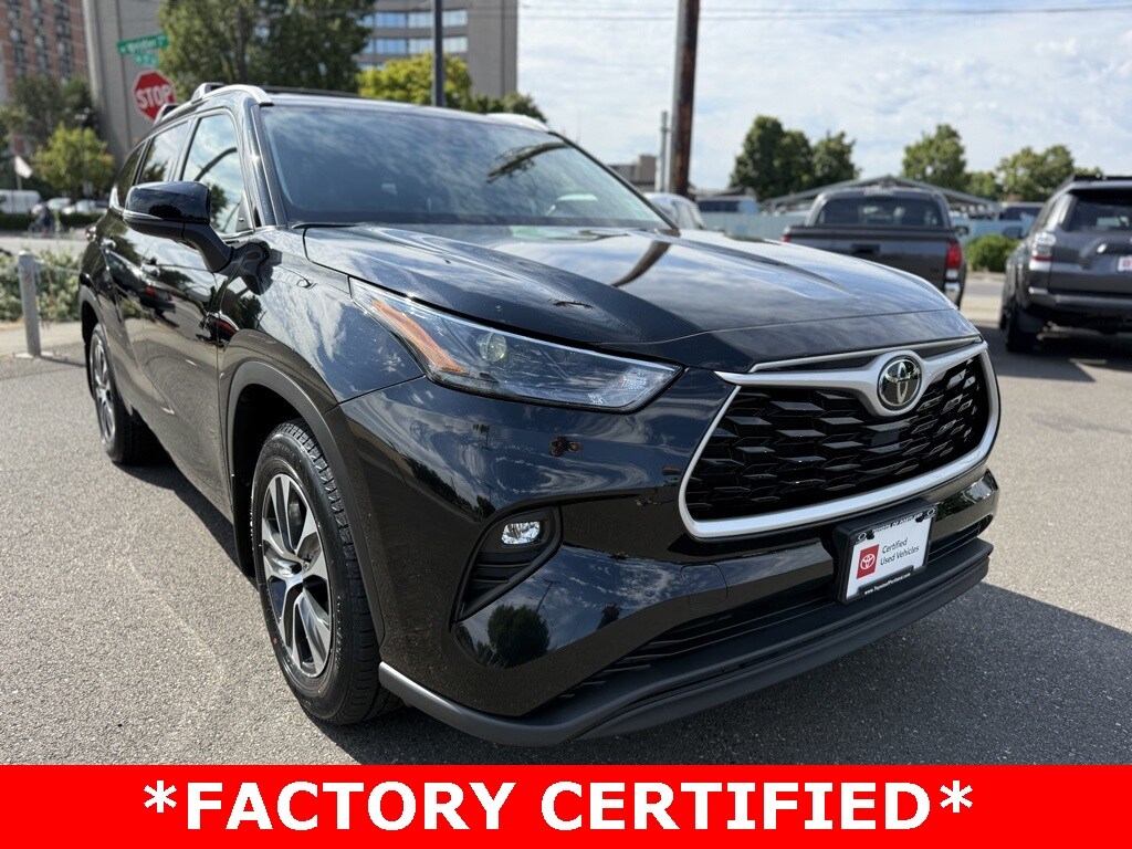 2022 Toyota Highlander XLE photo 2
