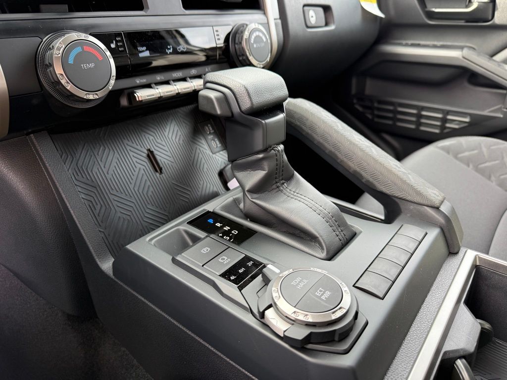 2025 Toyota Tacoma SR5 - Photo 27