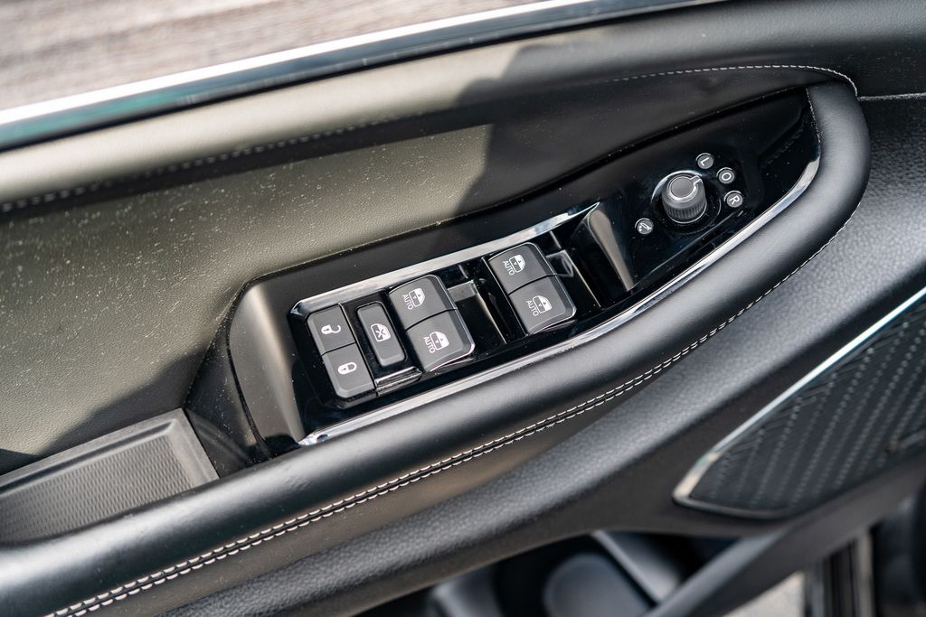 2023 JEEP GRAND CHEROKEE L - Image 18