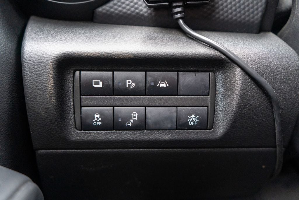 2023 NISSAN KICKS - Image 18