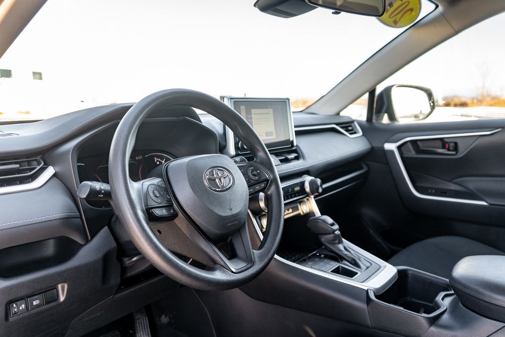 2024 TOYOTA RAV4 - Image 18