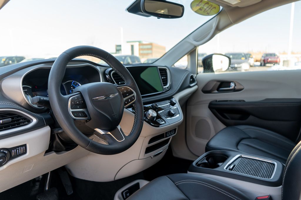 2024 CHRYSLER PACIFICA - Image 21