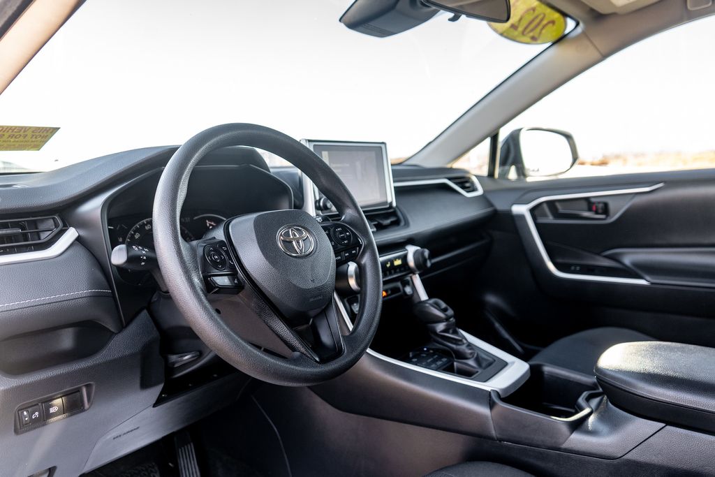 2024 TOYOTA RAV4 - Image 18