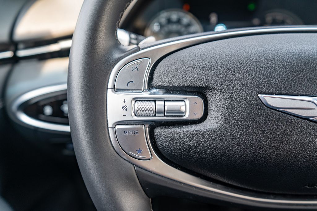 2025 GENESIS GV70 - Image 21