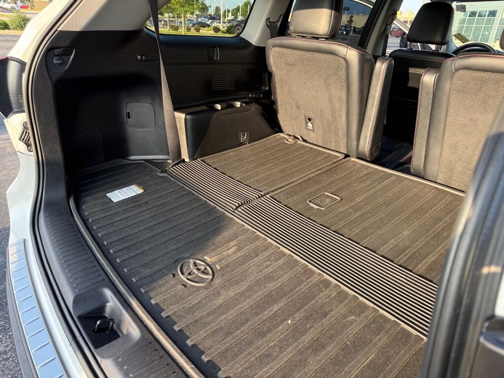 Used 2019 Toyota Highlander SE V6 SUV