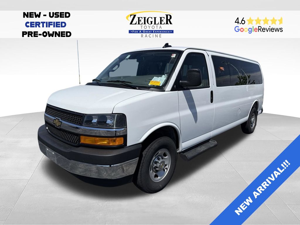 2025 Chevrolet Express 3500 LT Extended's photo