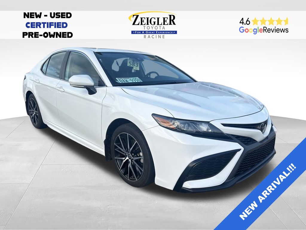 2023 Toyota Camry SE's photo