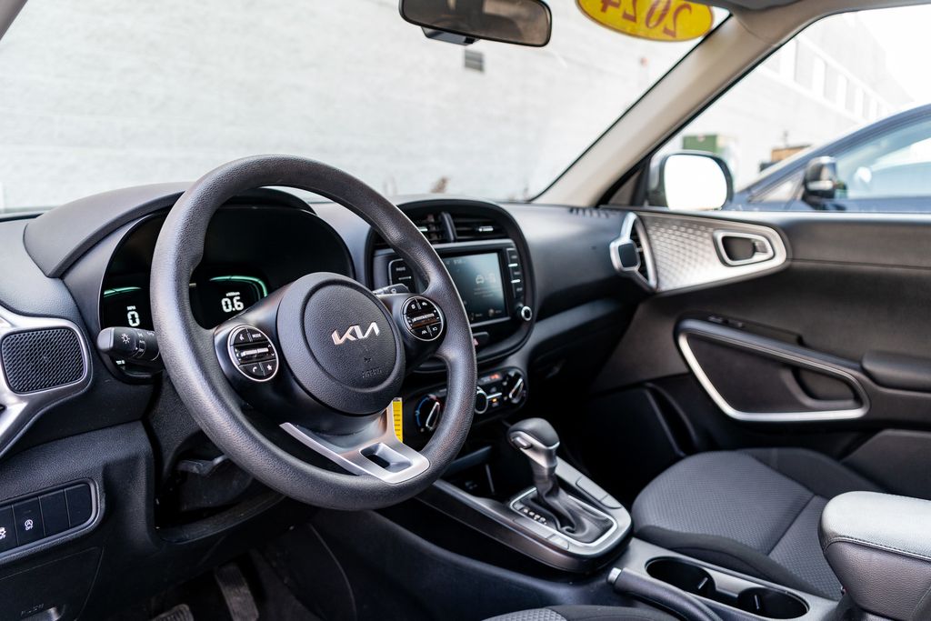 2024 KIA SOUL - Image 18