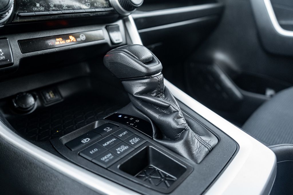 2024 TOYOTA RAV4 - Image 26