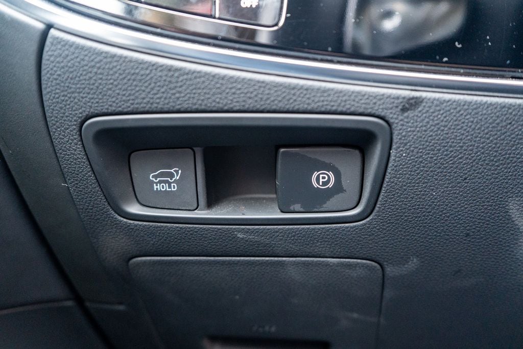 2025 GENESIS GV70 - Image 20