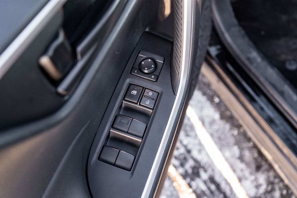 2024 TOYOTA RAV4 - Image 17