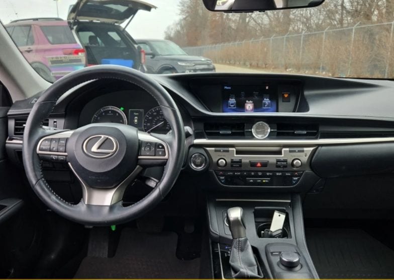 2016 LEXUS ES - Image 11