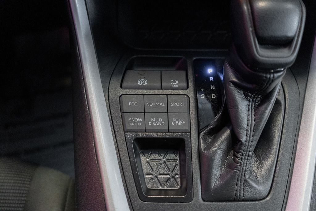 2024 TOYOTA RAV4 - Image 25