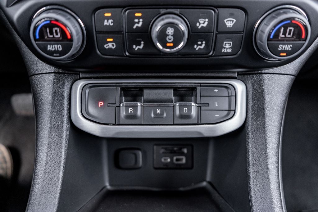 2023 GMC Acadia SLT - Photo 28