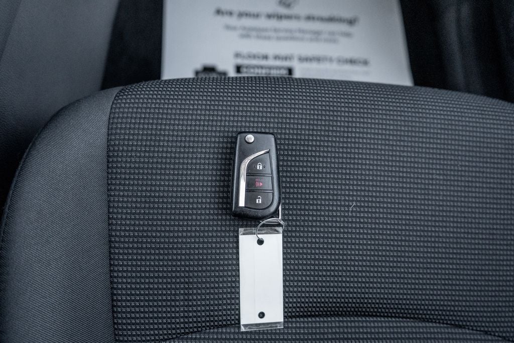 2024 TOYOTA RAV4 - Image 31