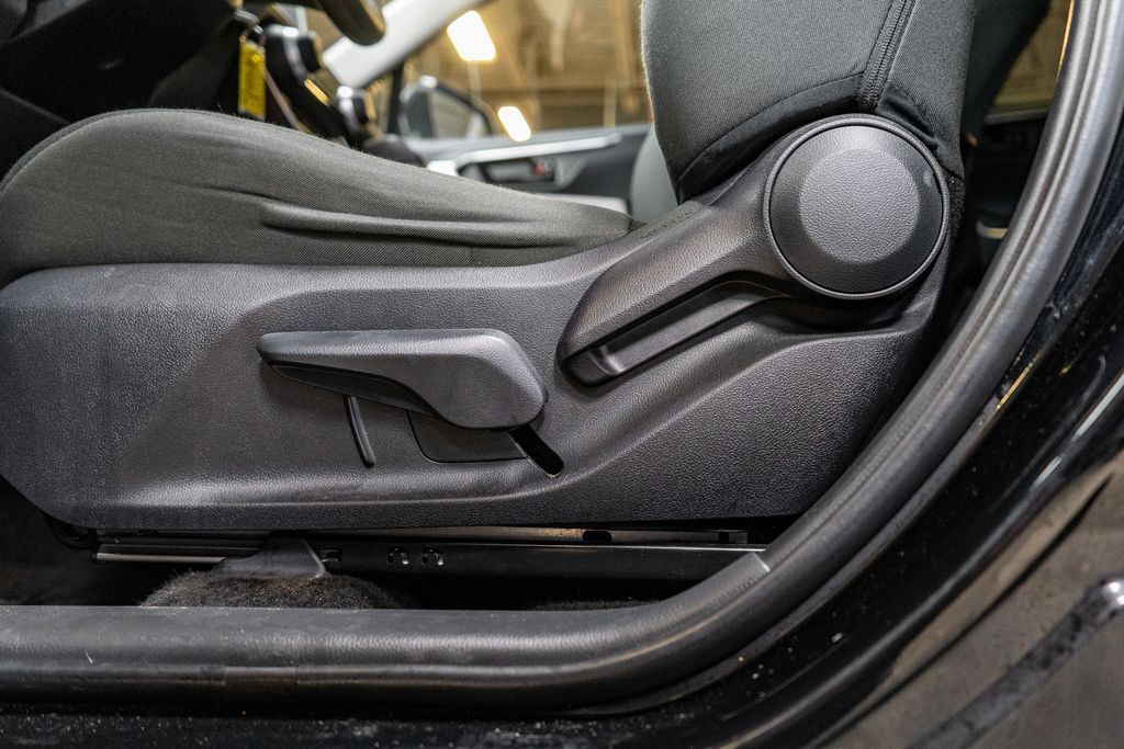 2024 TOYOTA RAV4 - Image 19