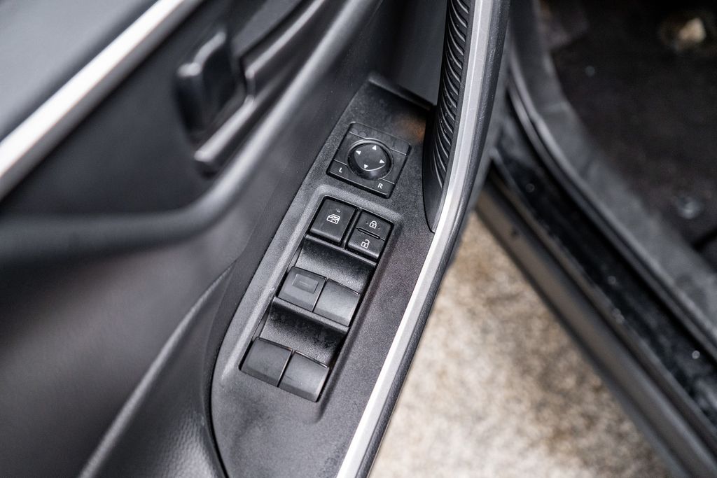 2024 TOYOTA RAV4 - Image 16