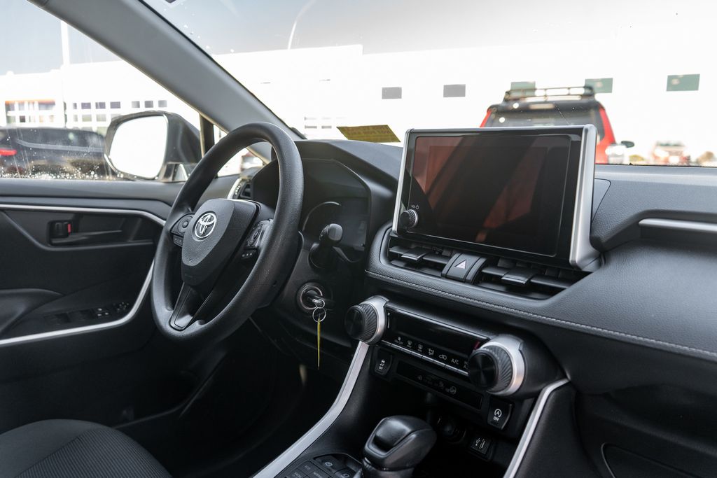 2024 TOYOTA RAV4 - Image 11
