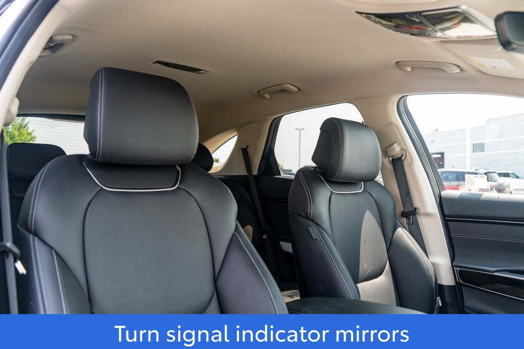 2025 GENESIS GV70 - Image 13