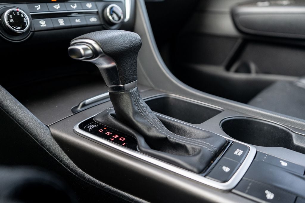 2020 KIA OPTIMA - Image 26