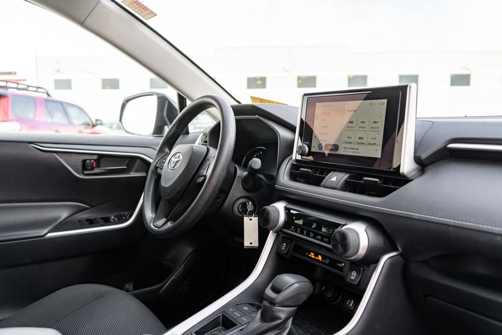 2024 TOYOTA RAV4 - Image 11