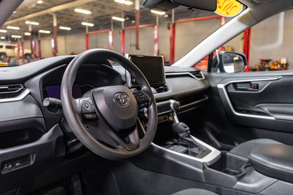 2024 TOYOTA RAV4 - Image 17