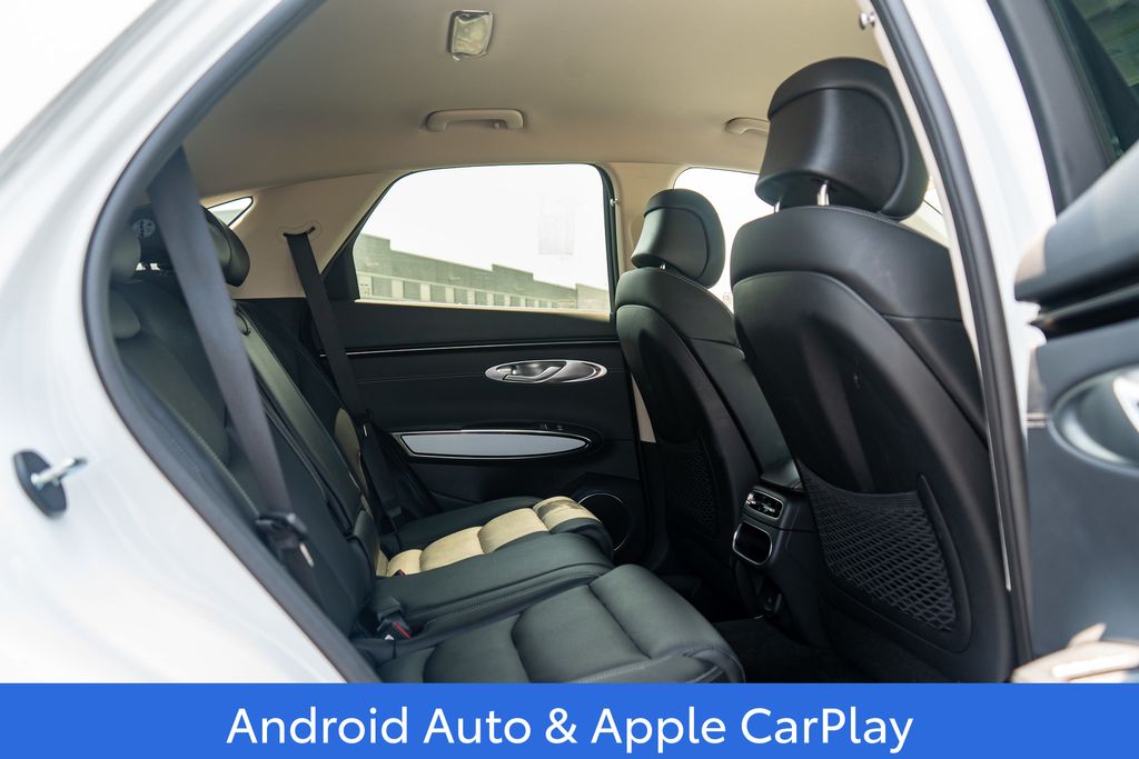 2025 GENESIS GV70 - Image 14