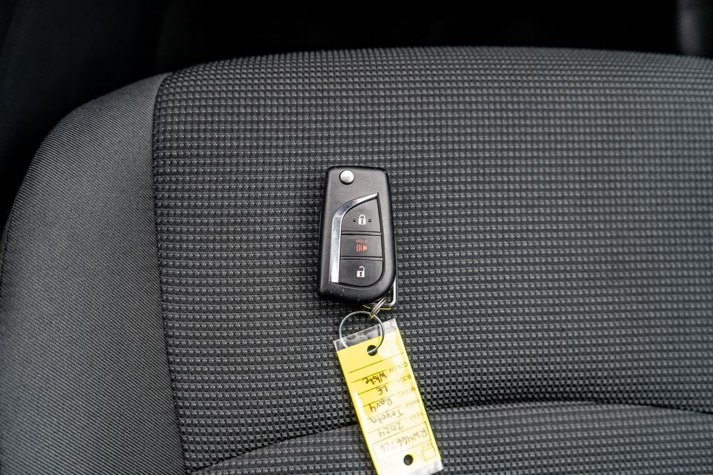 2024 TOYOTA RAV4 - Image 32